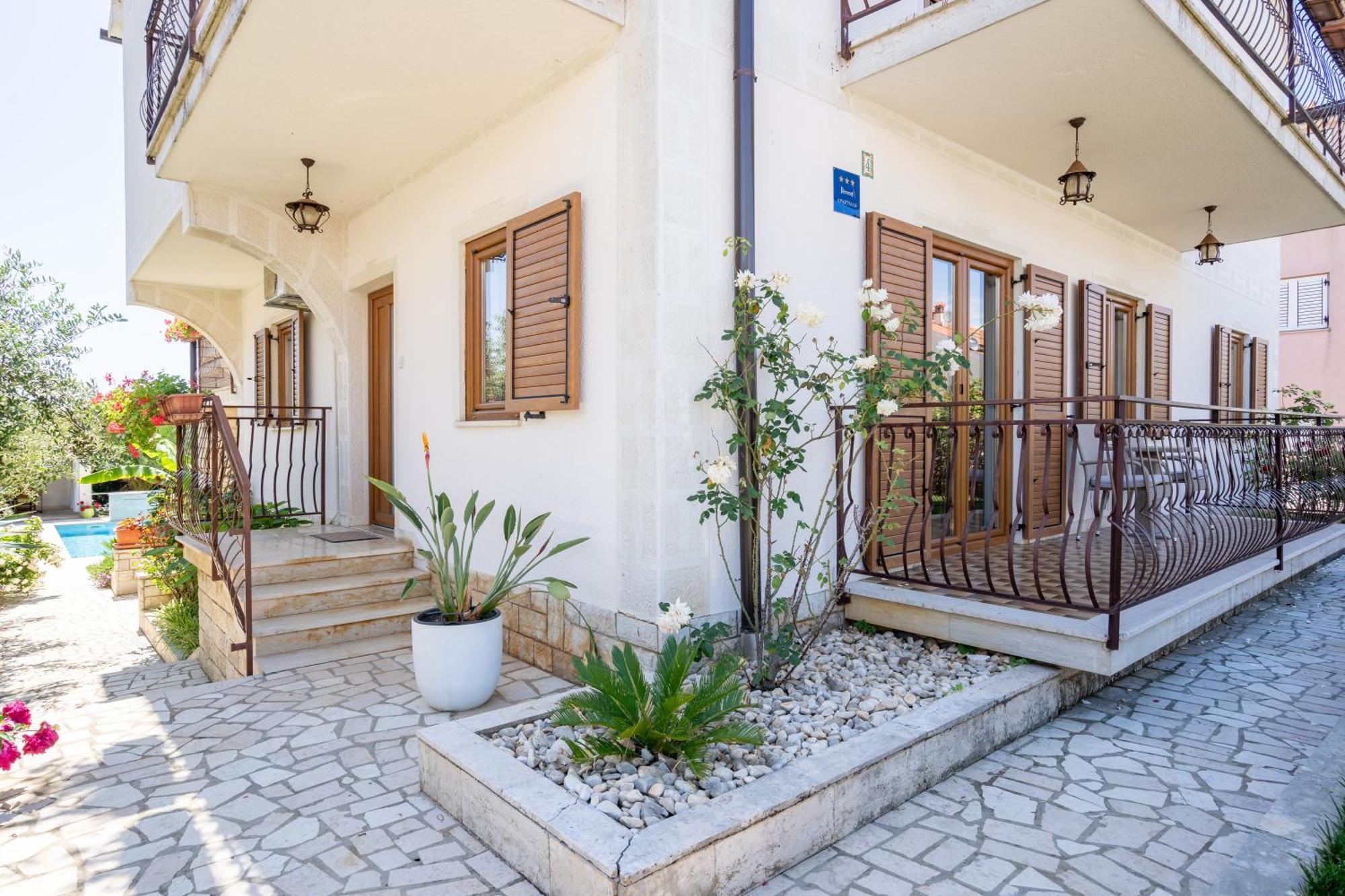 Apartments Maras Пореч Екстер'єр фото